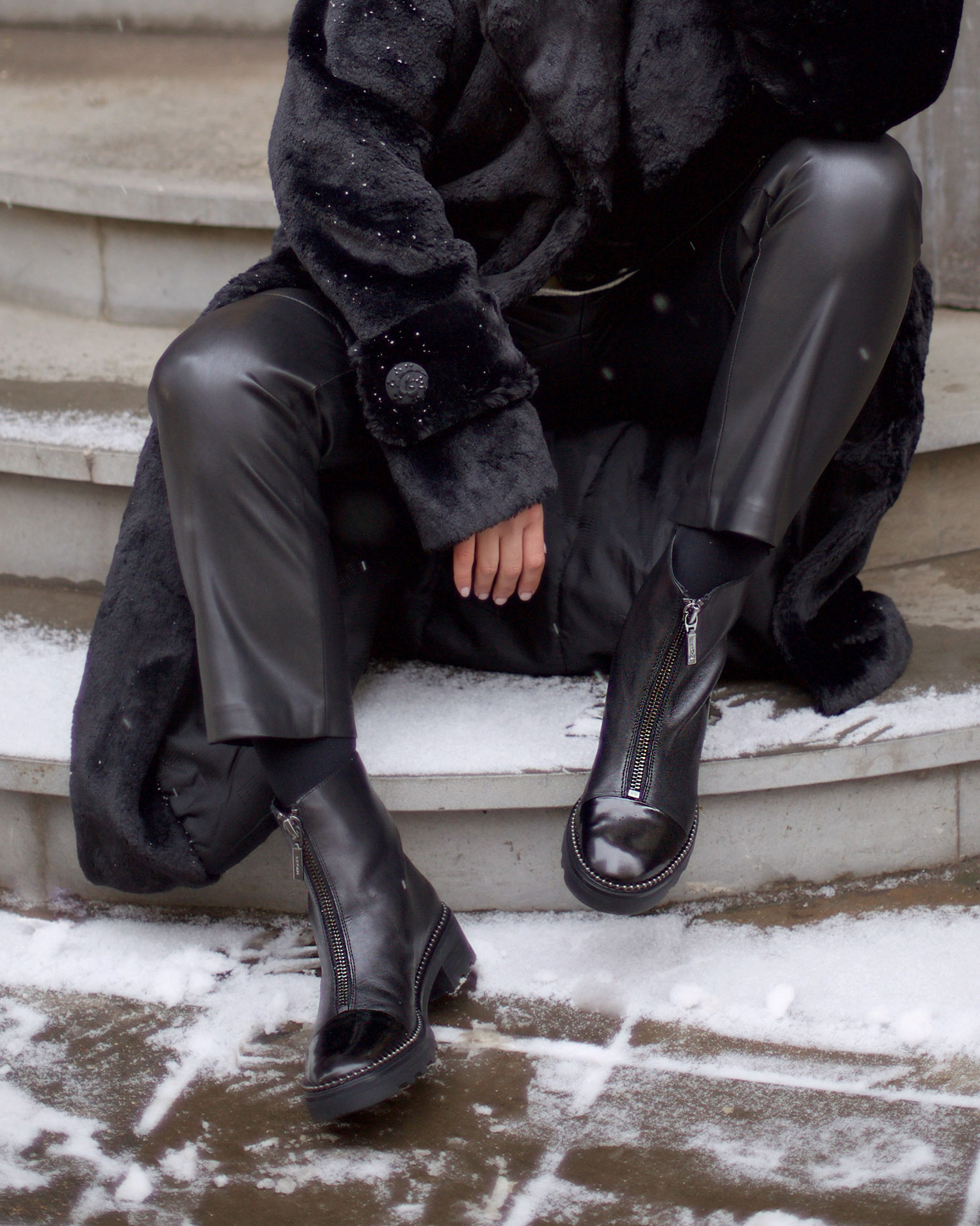 Ботинки зимние с замком спереди женские